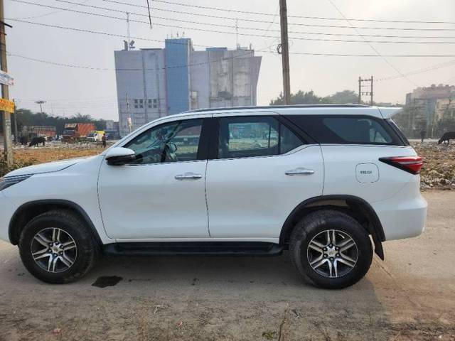 https://images10.gaadi.com/usedcar_image/4525380/original/processed_394930ea-bdf7-471f-b0fb-0a2e80a0fbe3.jpg?imwidth=6402