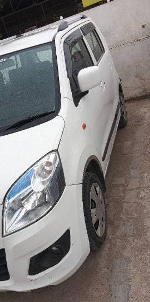 https://images10.gaadi.com/usedcar_image/4525395/original/processed_54ce3fb8-71c4-41fd-a424-917de1404c02.jpg?imwidth=6402