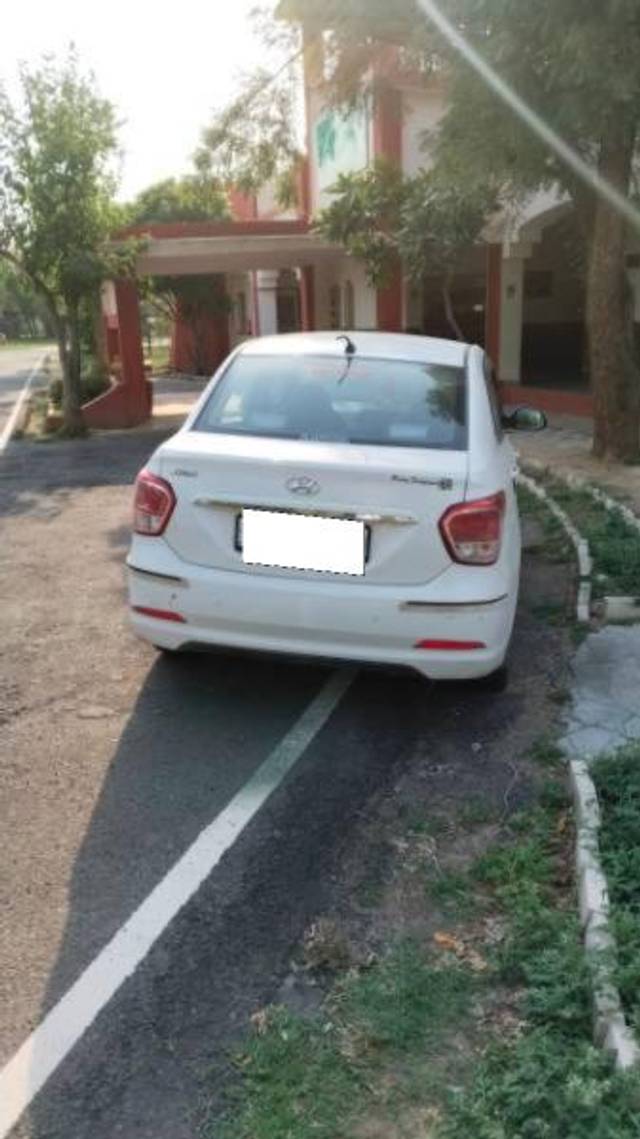 https://images10.gaadi.com/usedcar_image/4525396/original/processed_4f89f148-ff1c-401b-bd61-f6db1dafb5ec.jpg?imwidth=6402