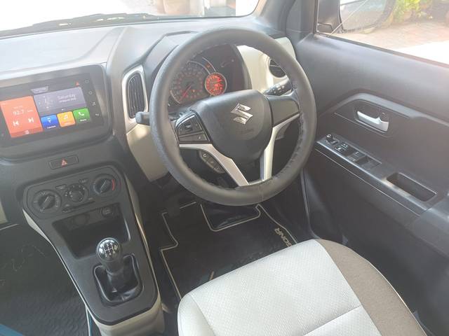https://images10.gaadi.com/usedcar_image/4525422/original/0b16b8ded288eae050352d4c932eeda8.jpg?imwidth=6402