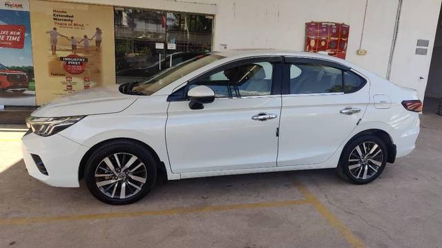 https://images10.gaadi.com/usedcar_image/4525430/original/processed_e514fbe8-135d-4d60-853c-d96fd51156e0.jpg?imwidth=6400
