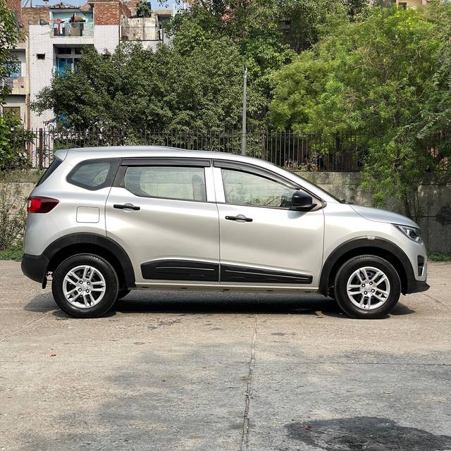 https://images10.gaadi.com/usedcar_image/4525502/original/e2b8cd9ceda227398895ab5bd528f20e.jpg?imwidth=6401