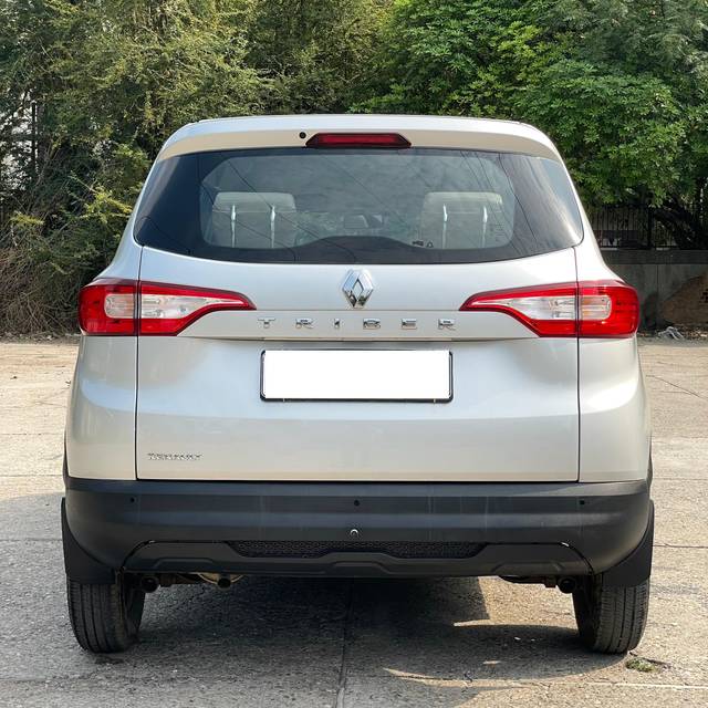 https://images10.gaadi.com/usedcar_image/4525502/original/processed_00b055052d44f7c22c3ad40d374de257.jpg?imwidth=6402