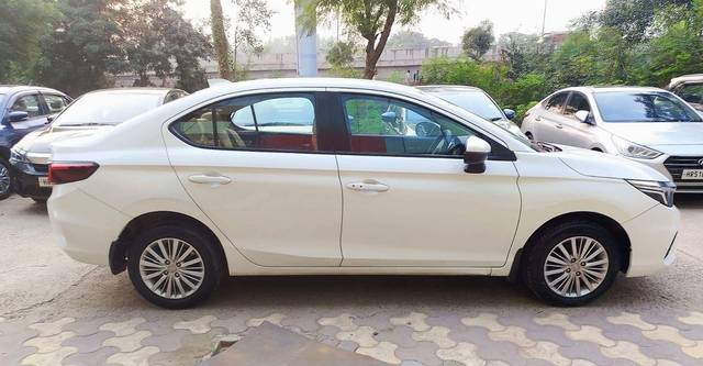 https://images10.gaadi.com/usedcar_image/4525525/original/processed_5837f4f166ca5faf2f4badfd2825de24.jpeg?imwidth=6401
