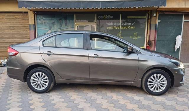 https://images10.gaadi.com/usedcar_image/4525528/original/processed_865556bb8d37c81eebf9237779e3fd79.jpg?imwidth=6401