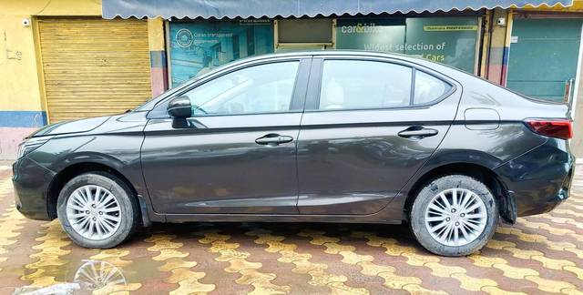 https://images10.gaadi.com/usedcar_image/4525529/original/processed_12ba59b1c2c84ad801588764deddfe82.jpeg?imwidth=6401