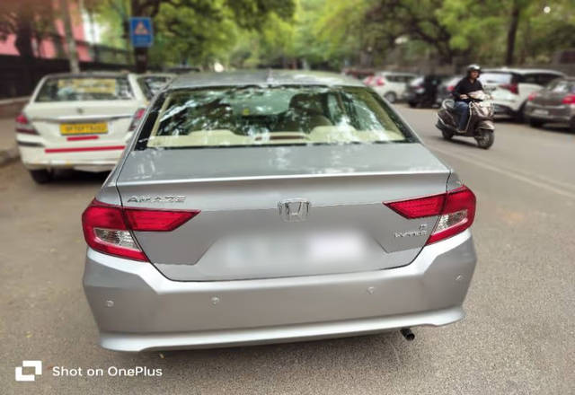 https://images10.gaadi.com/usedcar_image/4525563/original/fdfeaecd-c8d8-4ad5-b8ff-3224c1efe7cf.?imwidth=6402
