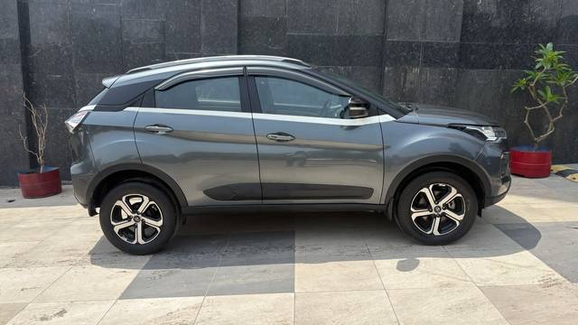 https://images10.gaadi.com/usedcar_image/4525564/original/ef4acdf7ade4f1bdcc3afb8d9a6ac0cf.jpg?imwidth=6401
