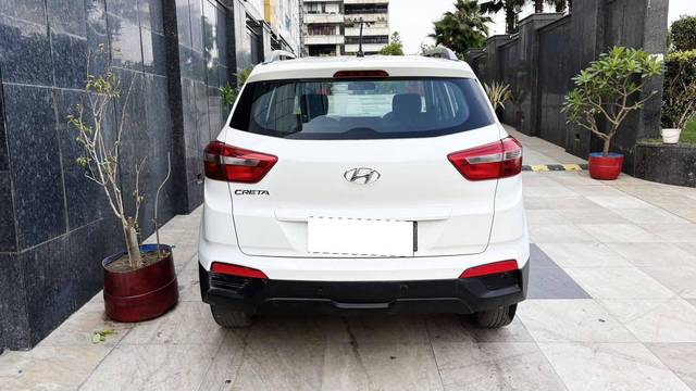 https://images10.gaadi.com/usedcar_image/4525565/original/processed_e6b1d303c5fd39fa4024b75e808ef575.jpg?imwidth=6402