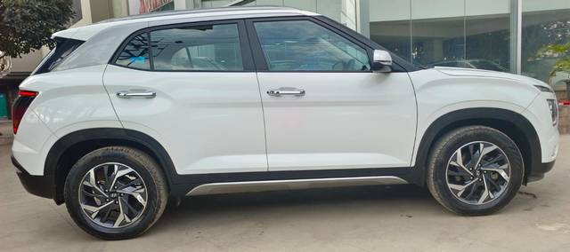 https://images10.gaadi.com/usedcar_image/4525576/original/f779641e4c9e0e14a88803aa77ea4534.jpeg?imwidth=6401