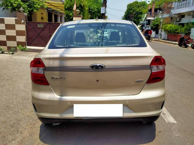 https://images10.gaadi.com/usedcar_image/4525590/original/processed_88d992278932bc369c9c346a33b900f8.jpg?imwidth=6402