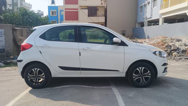 https://images10.gaadi.com/usedcar_image/4525591/original/processed_f7de06a6003d8720123ae45b138dbb36.jpg?imwidth=6401