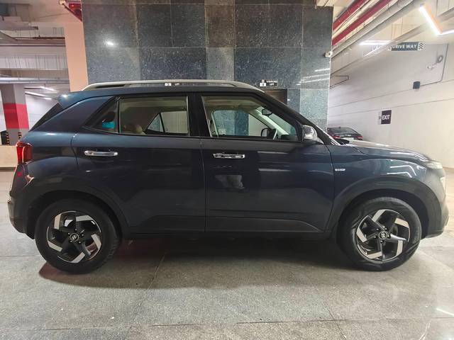 https://images10.gaadi.com/usedcar_image/4525592/original/processed_b3d68d512b16ac7af325cfdc941208a3.jpg?imwidth=6401