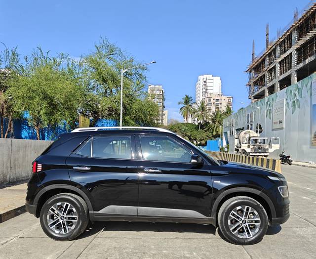https://images10.gaadi.com/usedcar_image/4525597/original/processed_666cbfb49cf2bb4a4b009b8f1ef5ad95.jpg?imwidth=6401