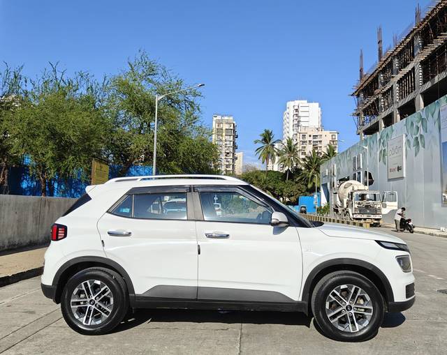 https://images10.gaadi.com/usedcar_image/4525598/original/processed_175c88357ecb332faca5f67f57928c69.jpg?imwidth=6401