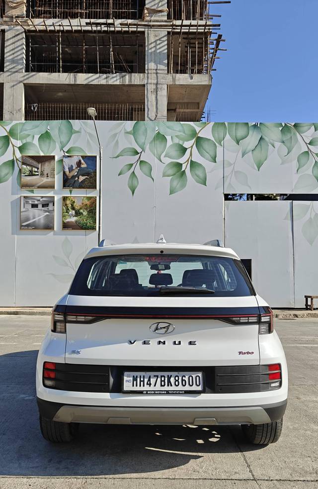 https://images10.gaadi.com/usedcar_image/4525598/original/processed_5427a6985db97027aaefb152f5a4a99b.jpg?imwidth=6402