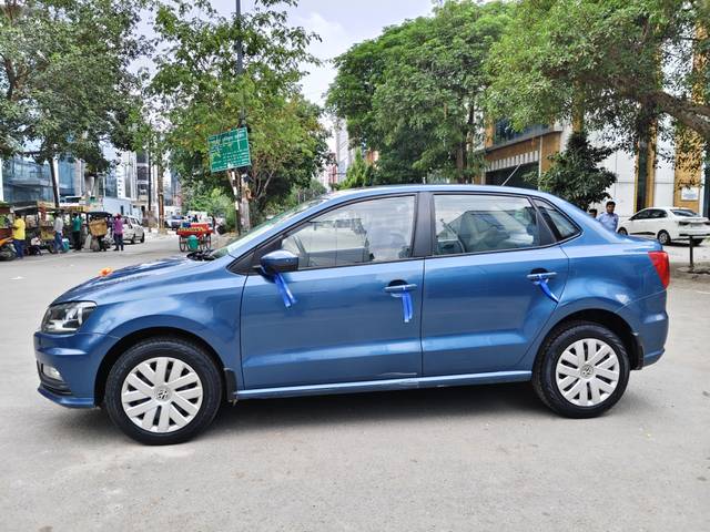 https://images10.gaadi.com/usedcar_image/4525608/original/12c558071bfd7ac1bd8c66ed58f356f2.jpg?imwidth=6402