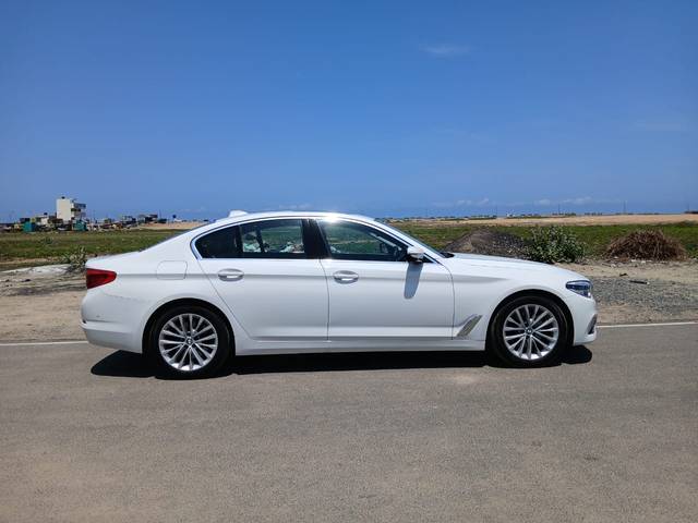 https://images10.gaadi.com/usedcar_image/4525615/original/5abc154525f69324282fc55ff32714a3.jpg?imwidth=6401