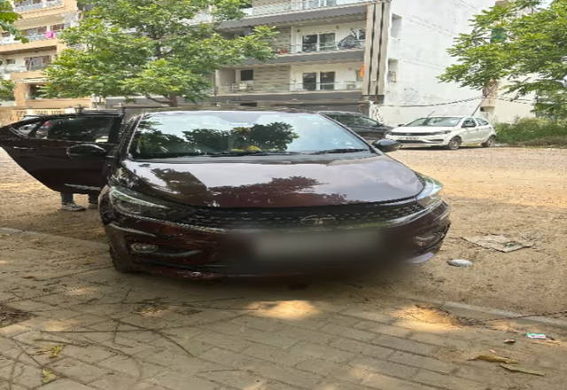 https://images10.gaadi.com/usedcar_image/4525619/original/9b318c7a-91cb-4908-a82a-e1b31fba2829.?imwidth=6400