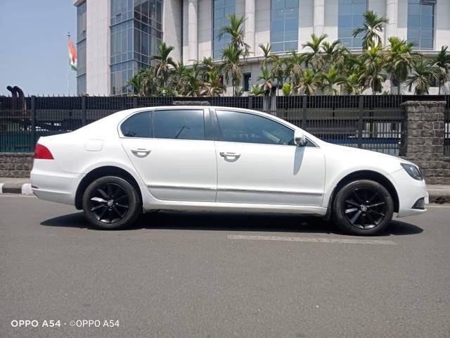 https://images10.gaadi.com/usedcar_image/4525671/original/processed_11a2283174c5ab9192dede023d0e3c59.jpg?imwidth=6401