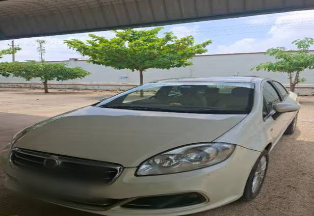https://images10.gaadi.com/usedcar_image/4525673/original/1e51cb36-2212-44c3-8b1d-07fe1eaabda0.?imwidth=6400