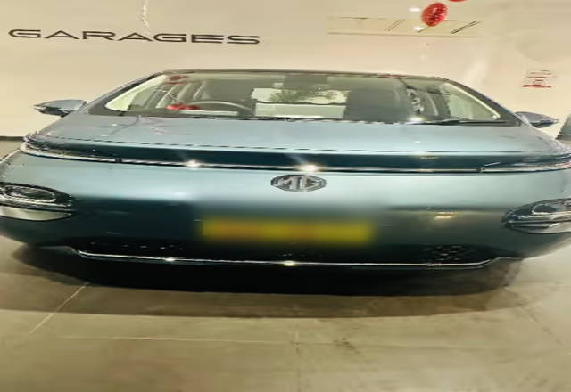 https://images10.gaadi.com/usedcar_image/4525681/original/e929b24e-dfba-4311-8624-a46ededd9e25.?imwidth=6400