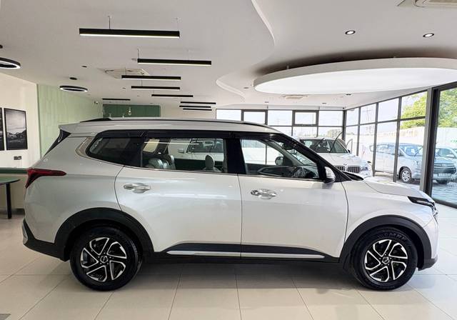 https://images10.gaadi.com/usedcar_image/4525699/original/processed_916cfd7a694ba26bc4b06b74c1041d89.jpg?imwidth=6401