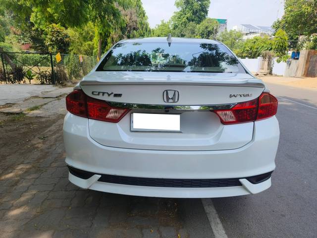 https://images10.gaadi.com/usedcar_image/4525702/original/processed_08033faa3c00487788a1ac5fbf404d0c.jpg?imwidth=6402