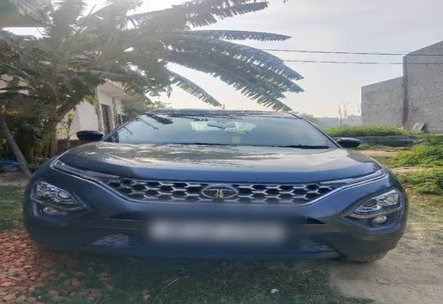 https://images10.gaadi.com/usedcar_image/4525707/original/16428d27-9e87-483a-bcc6-36d9426ba02e.?imwidth=6400