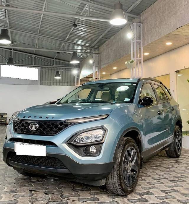 https://images10.gaadi.com/usedcar_image/4525708/original/processed_f3ad0ff33e34d0c94a5af6197b9efff7.jpg?imwidth=6401