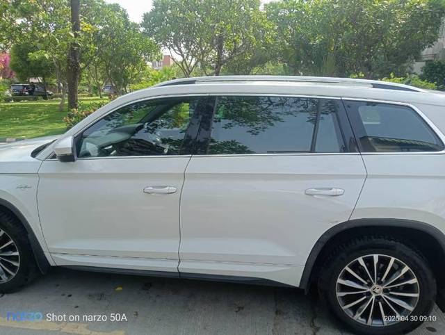 https://images10.gaadi.com/usedcar_image/4525709/original/processed_e715a79e-8b51-42d2-8be4-b29ad9f5b106.jpeg?imwidth=6402