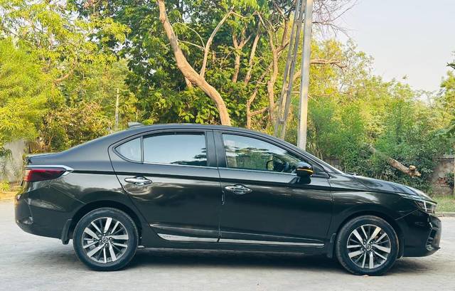 https://images10.gaadi.com/usedcar_image/4525726/original/3eb54219b10584bd33e4dcbcea5e1caf.jpg?imwidth=6401