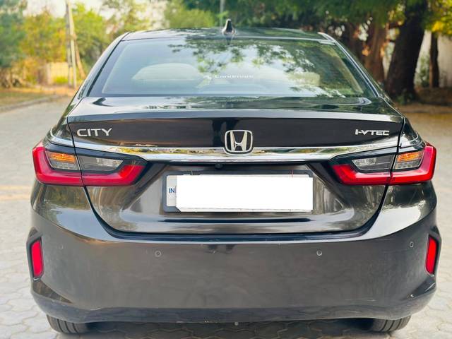 https://images10.gaadi.com/usedcar_image/4525726/original/processed_3697fdc4df7ded95e76c816c54f67f12.jpg?imwidth=6402