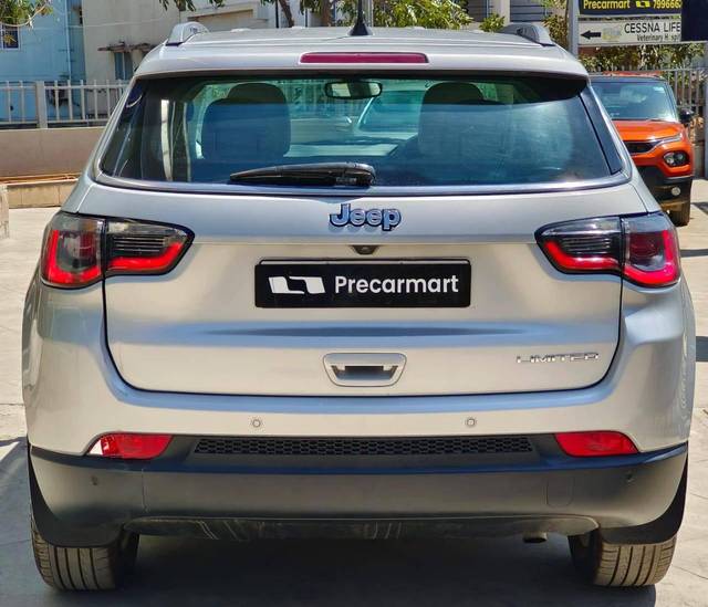 https://images10.gaadi.com/usedcar_image/4525728/original/processed_06e5fe76f53bf2e04e01974c3a37ddaa.jpeg?imwidth=6402