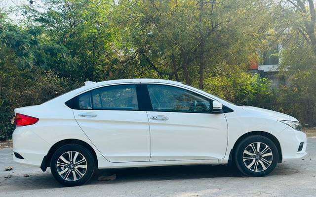 https://images10.gaadi.com/usedcar_image/4525751/original/546146c8c4247d359a0224335ffcd648.jpg?imwidth=6401