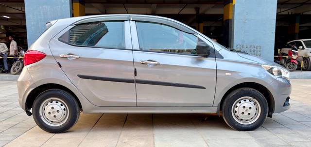 https://images10.gaadi.com/usedcar_image/4525778/original/2e2c3564dcf8605eb9fe1a2355799ad9.jpg?imwidth=6401
