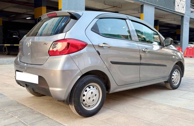 https://images10.gaadi.com/usedcar_image/4525778/original/processed_ac6cc20e10f968dd6ea3a1872205048e.jpg?imwidth=6402
