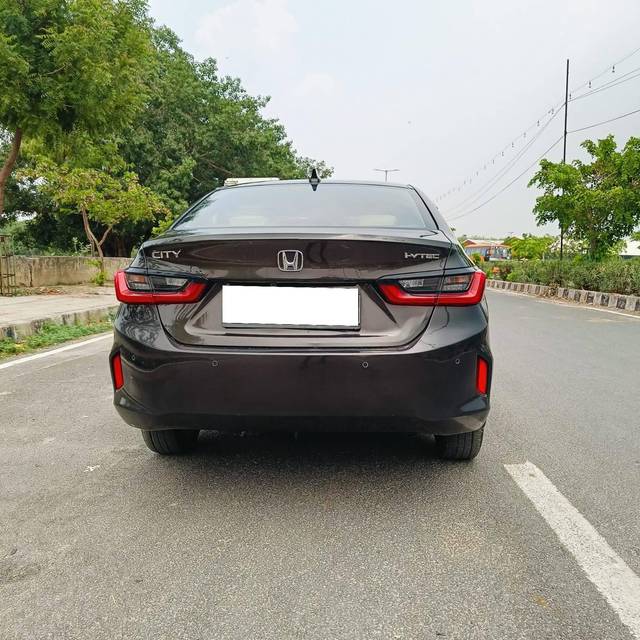 https://images10.gaadi.com/usedcar_image/4525779/original/processed_55f6310d7bd513f292e0e0a8ba316a2e.jpg?imwidth=6402