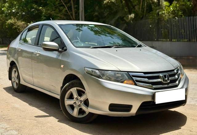 https://images10.gaadi.com/usedcar_image/4525782/original/processed_2b5301c155b5794ce9cdf6d74d872b3f.jpg?imwidth=6400