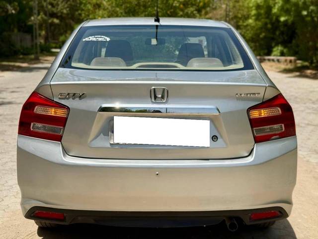 https://images10.gaadi.com/usedcar_image/4525782/original/processed_6768cbf59fe89a5f08fbb78ff32036d5.jpg?imwidth=6402