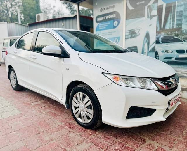 https://images10.gaadi.com/usedcar_image/4525786/original/processed_999661daeffc8a048316224b89b84e0e.jpg?imwidth=6400