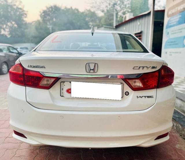 https://images10.gaadi.com/usedcar_image/4525786/original/processed_9dd4fff16e66f5487df576b2a8e0c4f4.jpg?imwidth=6402
