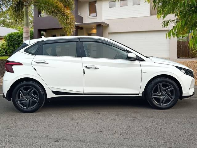 https://images10.gaadi.com/usedcar_image/4525789/original/7bc29e08d628982b56131f4f68fa5319.jpg?imwidth=6401
