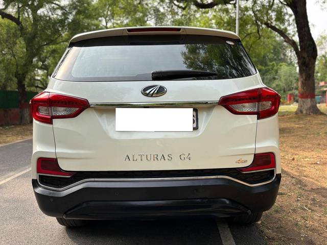 https://images10.gaadi.com/usedcar_image/4525797/original/processed_361745eb24b5ffcf9d2b2579c75286c8.jpg?imwidth=6402