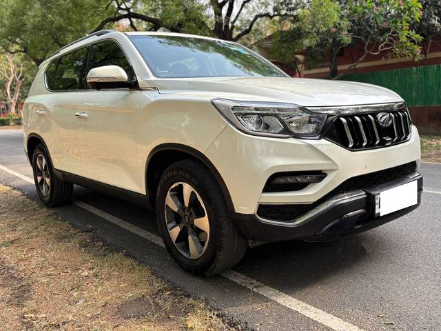 https://images10.gaadi.com/usedcar_image/4525797/original/processed_87c7f91472e8e0b8f3213fcb82b782dd.jpg?imwidth=6400