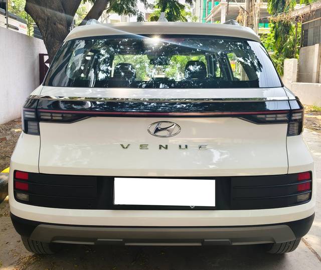 https://images10.gaadi.com/usedcar_image/4525801/original/processed_a13fa2f0-4639-4adb-ad4f-e4a6b16b4c29.jpg?imwidth=6402