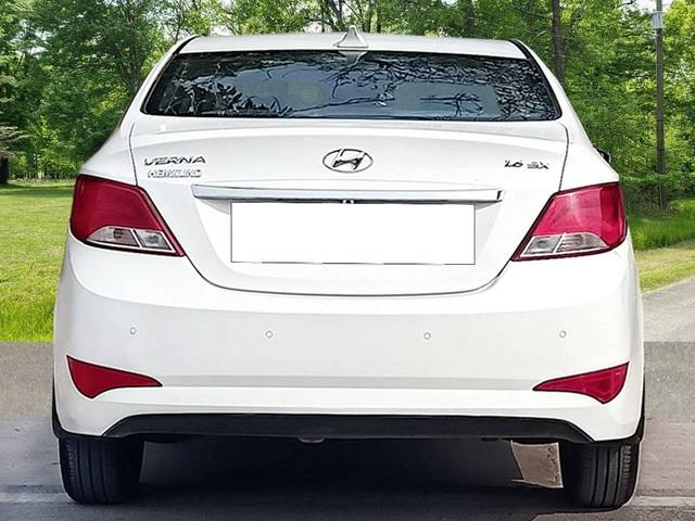 https://images10.gaadi.com/usedcar_image/4525806/original/processed_37c78c1f7e141986a60b5bbd171d1431.jpg?imwidth=6402
