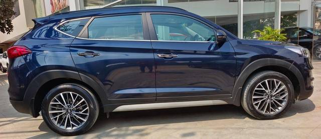 https://images10.gaadi.com/usedcar_image/4525812/original/processed_b6bbaf232caadfe561280c63432467dc.jpeg?imwidth=6401