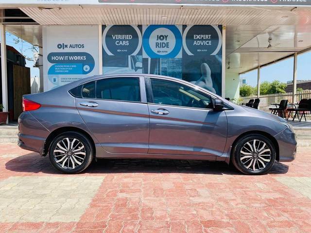https://images10.gaadi.com/usedcar_image/4525814/original/processed_e62166107075db3ce157dc702ff465d6.jpg?imwidth=6401
