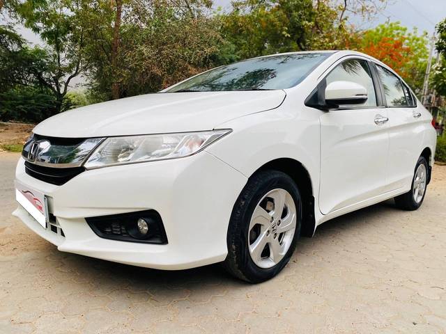 https://images10.gaadi.com/usedcar_image/4525819/original/processed_0778ec3b73a212448dc6eb89195ade20.jpg?imwidth=6400
